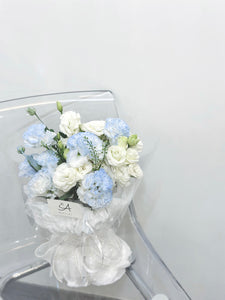 藍天白雲鮮花花束