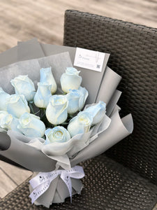 灰藍色玫瑰花束￼