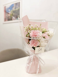 粉紅白色康乃馨鮮花花束