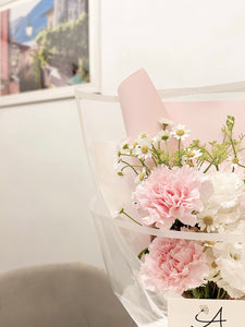 粉紅白色康乃馨鮮花花束