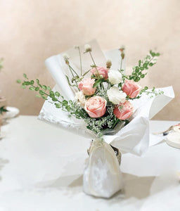 粉白玫瑰鮮花花束